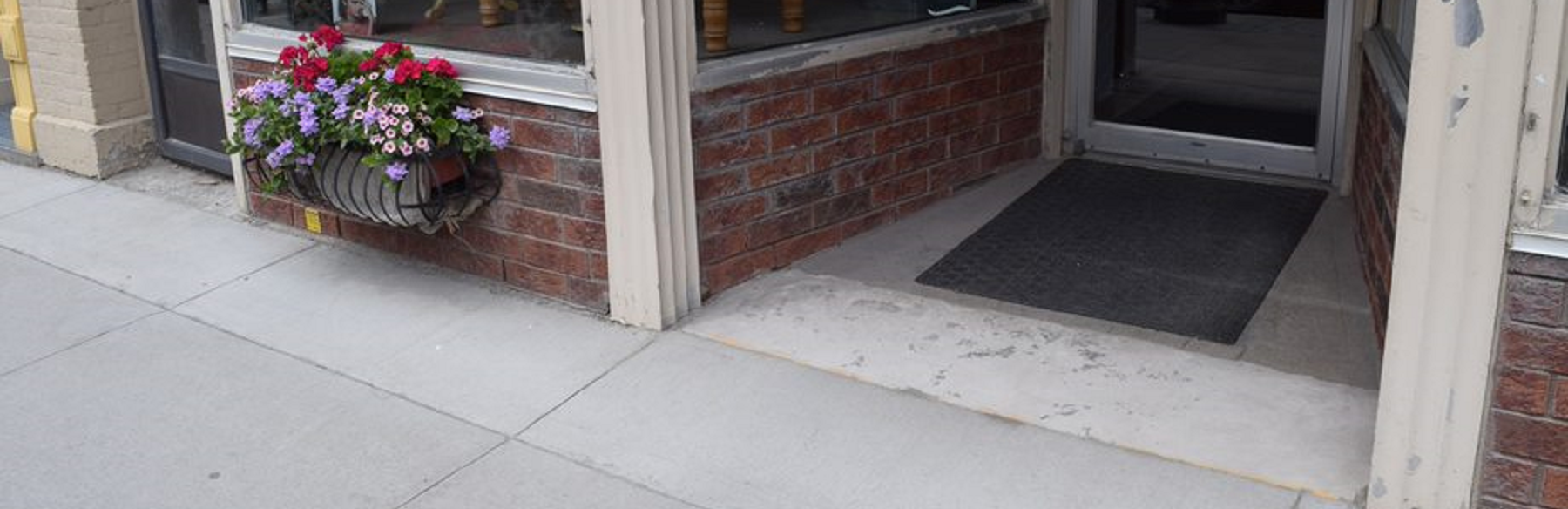Storefront accessible ramp