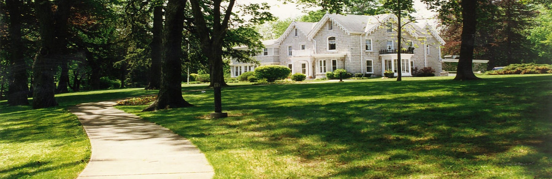 Front entrance of an Inn from a distance