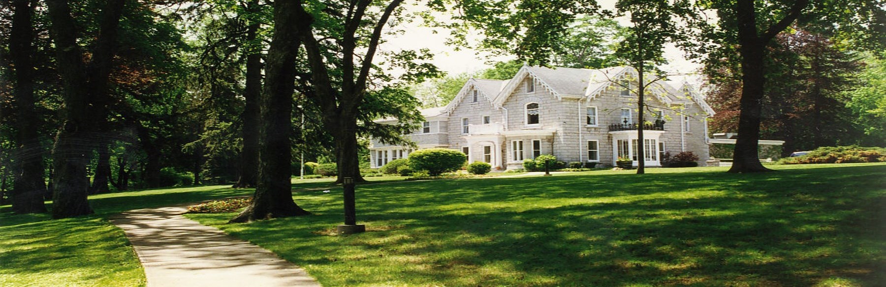 Path heading toward Inn surrounded by trees