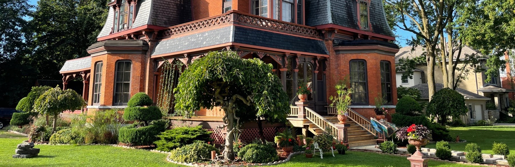 Art of Ideas Gallery view from the outside of building