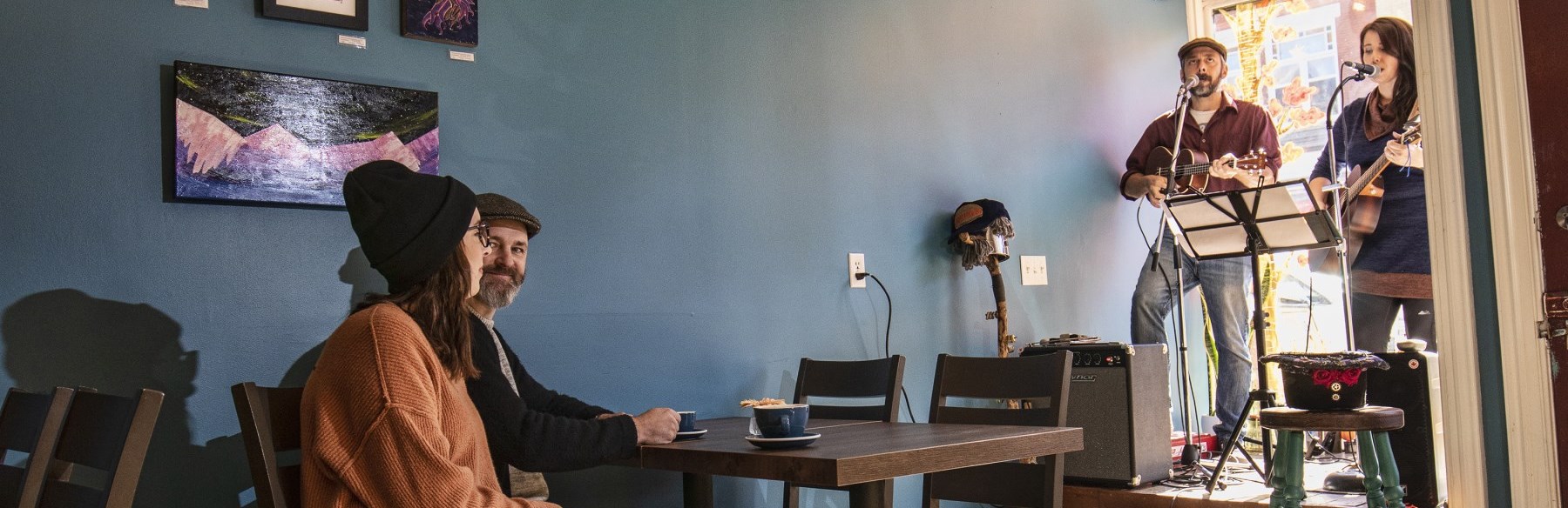 Live music in coffee shop